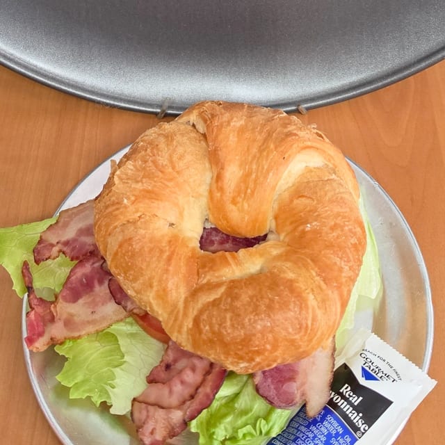 Croissant BLT.